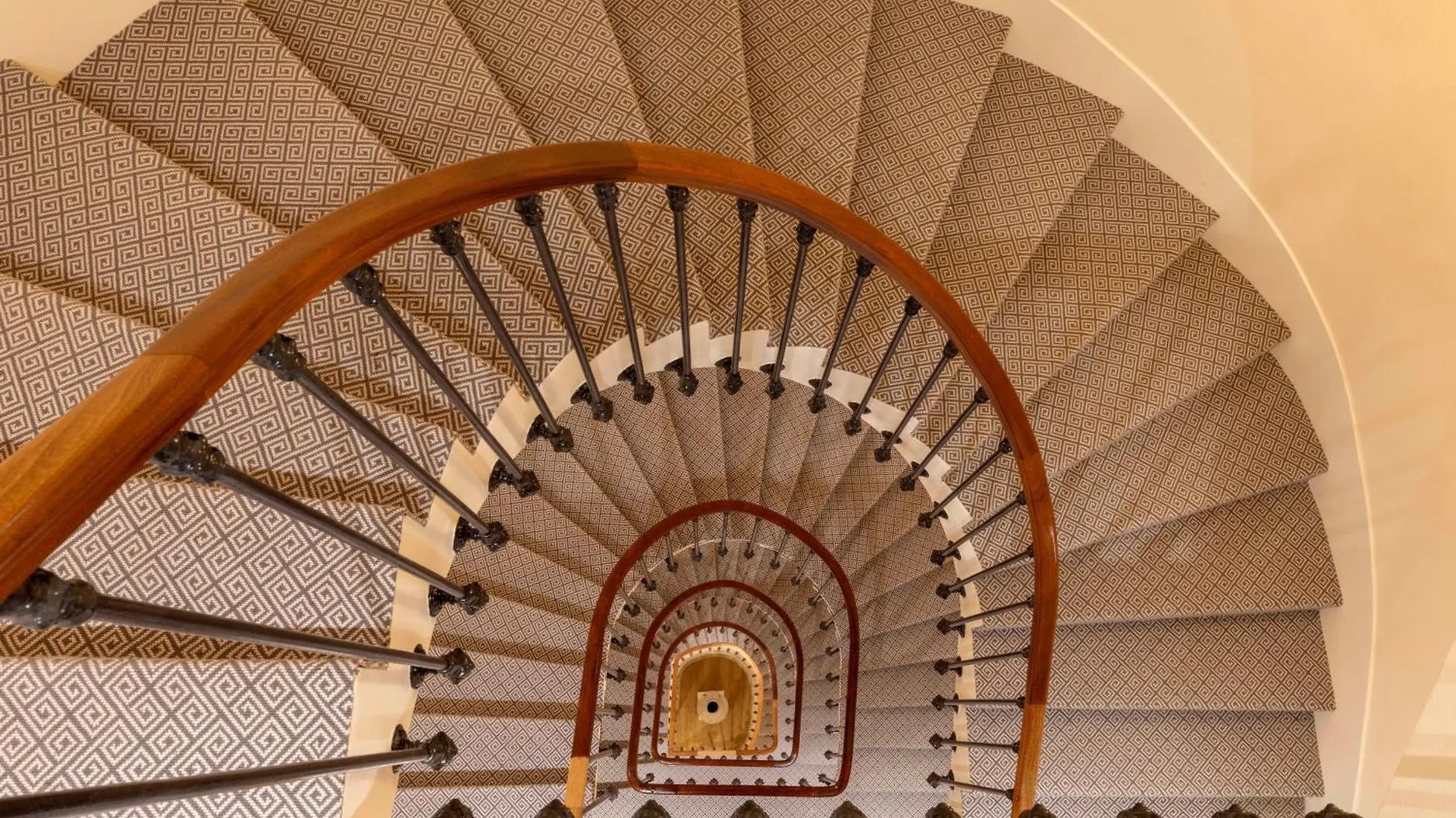 Madame Drouot & Spa - Opera Paris France